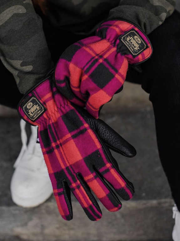 Give'r Terry Fubar Leather Watson Gloves Action Shot Give'r Terry Fubar Leather Watson Gloves